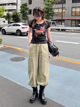 「SLY（スライ）のアイテム（パンツ）」を使った、城野香遥さん（レディース・172cm）の夏コーディネート