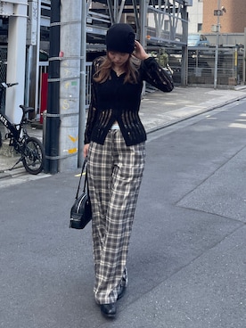 「アイテム（スラックス）」を使った、城野香遥さん（レディース・172cm）の秋コーディネート