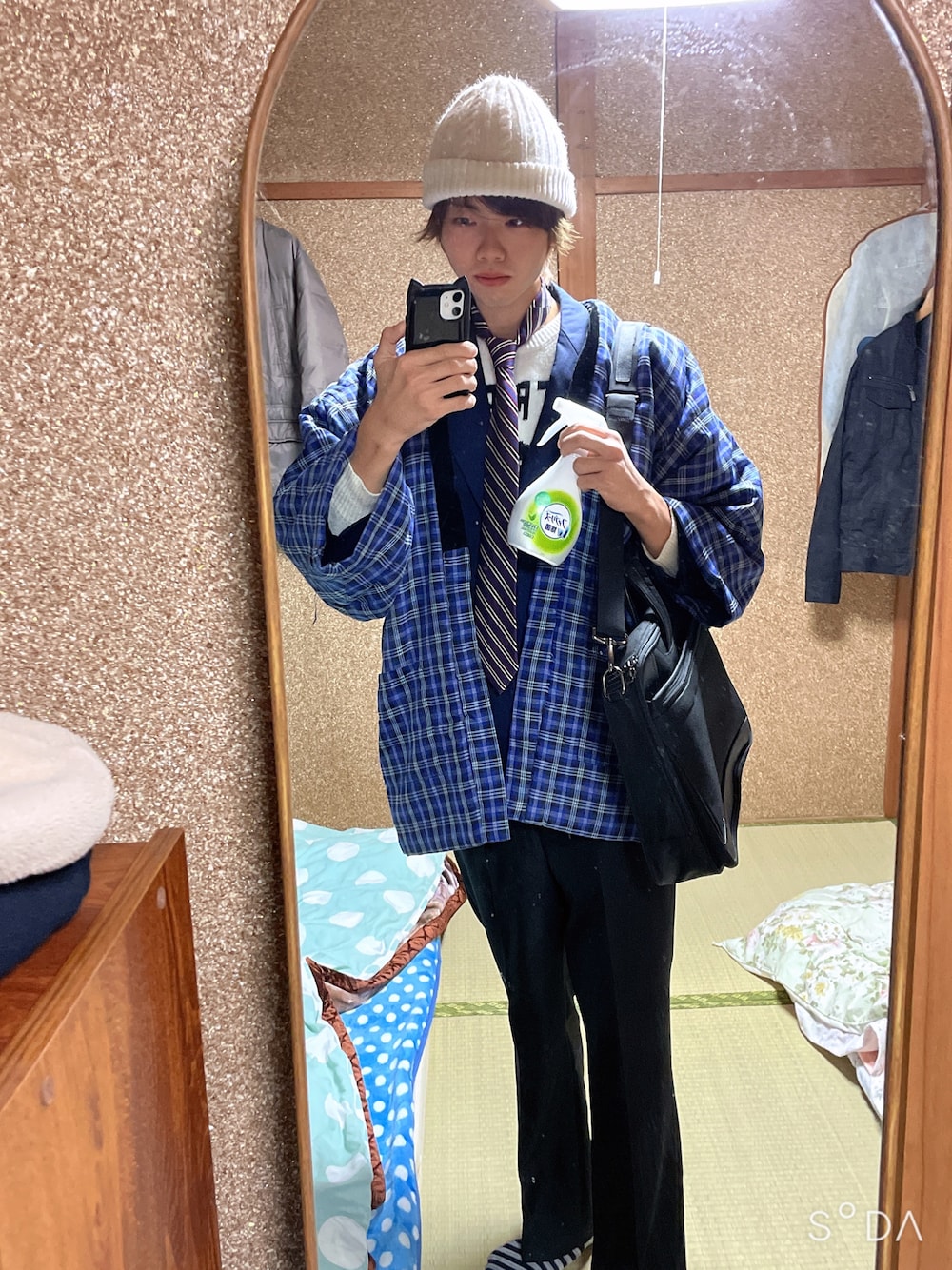 「ニット帽、スーツ、オーバーサイズ、ニット帽コーデ、きれいめカジュアル、シンプルコーデ、秋服、和服、お洒落さんとつながりたい、ファブリーズ、半纏、きたなめカジュアル、秋トレンド2021、ネタです。、ネタだからね？」｜「WEGOのアイテム（ニットキャップ/ビーニー、ホワイト系）」を使った、Dasai yatsuさん（メンズ・270cm）の秋コーディネートの1枚目の写真