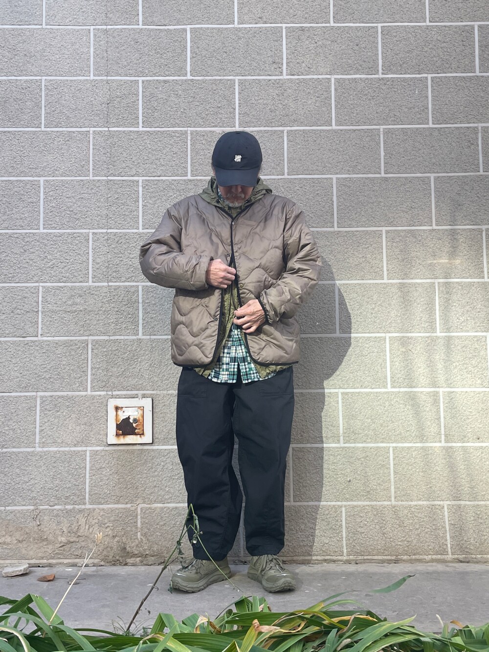 「ootd」｜「UNDEFEATED のアイテム（帽子、ブラック系）」を使った、Kimさん（メンズ・171cm）の秋コーディネートの1枚目の写真