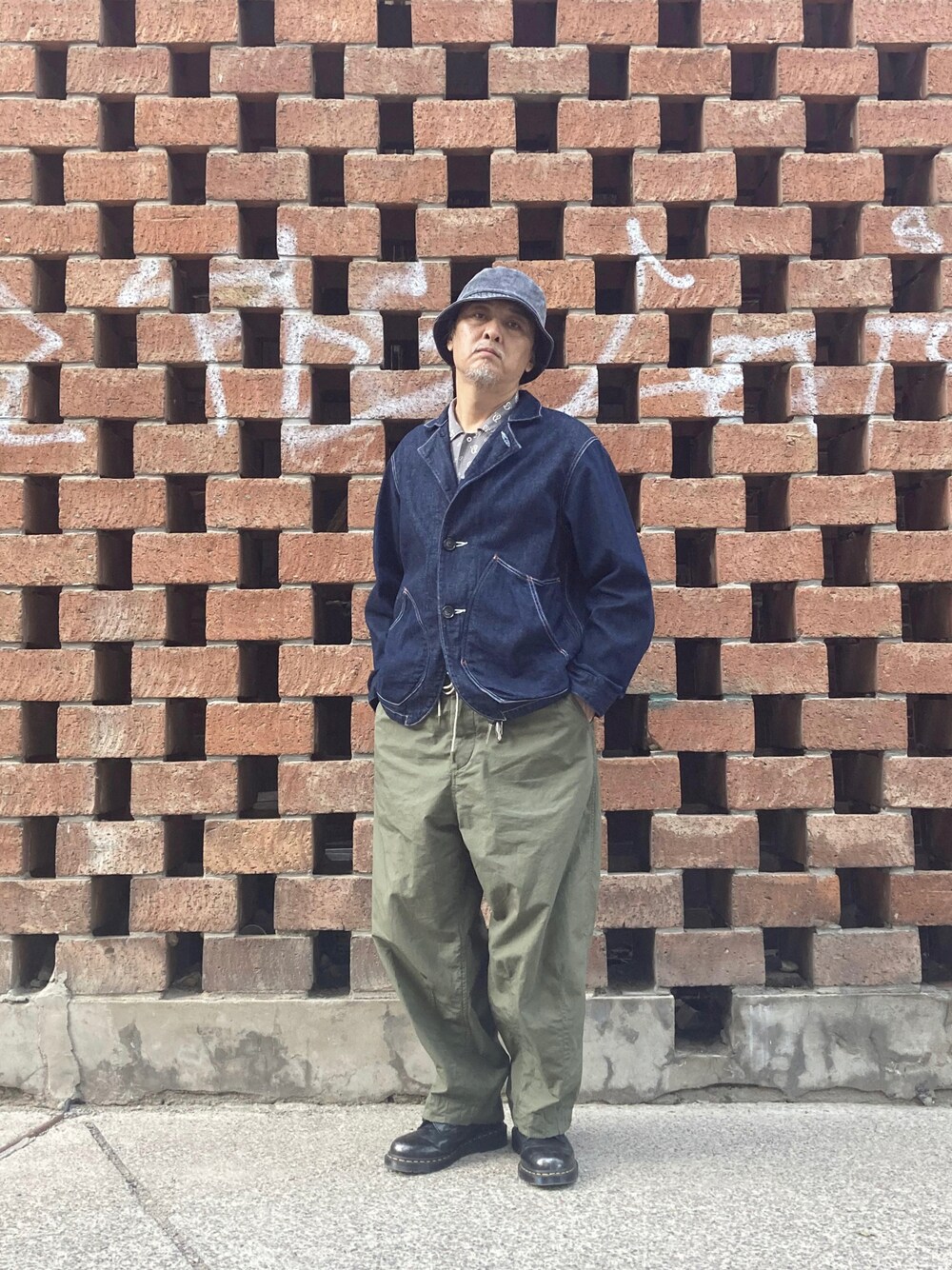 「休闲」｜「KAPITALのアイテム（ジャケット/アウター、ブルー系）」を使った、Kimさん（メンズ・171cm）の秋コーディネートの1枚目の写真