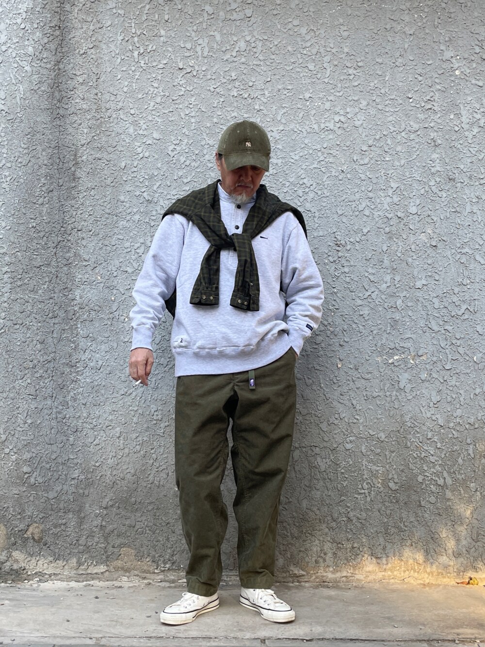 「ootd」｜「NEW ERAのNEW ERA × BEAMS / 別注 太畝コーデュロイ チビロゴ ベースボール キャップ（キャップ、ブラック系）」を使った、Kimさん（メンズ・171cm）の冬コーディネートの1枚目の写真