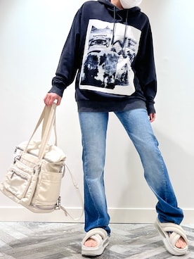「アイテム（スウェット）」を使った、Desigual 神戸阪急 STAFFさん（レディース・168cm）の夏コーディネート