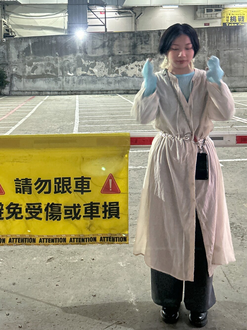 「駐車場、休日スタイル、台湾、アツい」｜「FREAK'S STOREのアイテム（トップス、ブルー系）」を使った、yuuuraさん（レディース・158cm）の春コーディネートの1枚目の写真