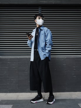 「日系极简」｜「アイテム（スラックス）」を使った、一地卷毛.さん（メンズ・180cm）の秋コーディネート