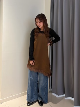 「SENSE OF PLACE by URBAN RESEARCH（センスオブプレイスバイアーバンリサーチ）のUネックピスネームシアートップ（Tシャツ/カットソー、ブラック系）」を使った、akariさん（レディース・157cm）の春コーディネート