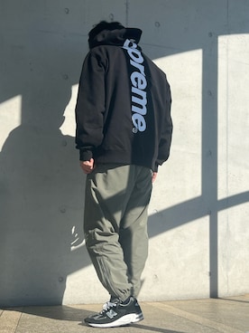 Supreme のパーカーを使った「ビッグシルエット」の人気ファッション  