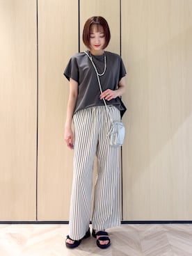 「SHOO・LA・RUE（シューラルー）の【ひんやり/S-LL】インしない大人の爽やかスタイルに 前後異素材切替トップス（Tシャツ/カットソー、グレー系）」を使った、chikaさん（レディース・160cm）の夏コーディネート