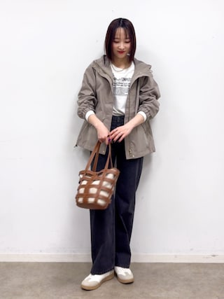 「SHOO・LA・RUE（シューラルー）の【シュッと履ける】シンプルスニーカー（スニーカー）」を使った、chikaさん（レディース・160cm）の春コーディネート