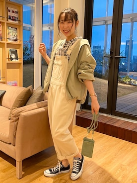 「ホワイトデニム」｜「アイテム（オールインワン・サロペット）」を使った、chikaさん（レディース・160cm）の春コーディネート