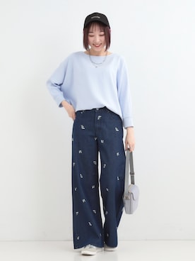 「SHOO・LA・RUE（シューラルー）の【シュッと履ける】シンプルスニーカー（スニーカー、シルバー系）」を使った、chikaさん（レディース・160cm）の春コーディネート