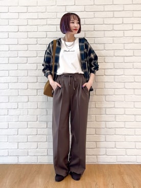 「SHOO・LA・RUE（シューラルー）の【S-LL/洗濯機可】大人っぽく着られる ジェルロゴプリントTシャツ（Tシャツ/カットソー、ホワイト系）」を使った、chikaさん（レディース・160cm）の秋コーディネート