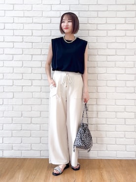 「SHOO・LA・RUE（シューラルー）の【UVカット/接触冷感】とろみタックノースリーブトップス（Tシャツ/カットソー、ブラック系）」を使った、chikaさん（レディース・160cm）の夏コーディネート
