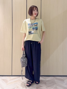 「SHOO・LA・RUE（シューラルー）の【ひんやり/S-LL】選べる4柄　デイリー使いにぴったりな 大人の頼れるTシャツ（Tシャツ/カットソー、イエロー系）」を使った、chikaさん（レディース・160cm）の夏コーディネート