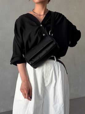 「BEARDSLEY（ビアズリー）の《8/6(月)12:00予約開始》ミニレザードットボディバッグ《本革》（ショルダーバッグ、ブラック系）」を使った、naturoさん（レディース・158cm）の夏コーディネート