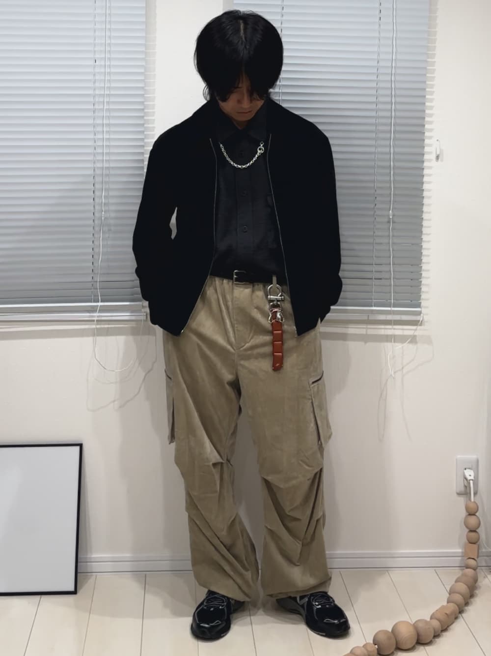 「LIDNMのCRASH PILE MODIFIED FATIGUE（カーゴパンツ、ベージュ系）」を使った、ひかるさん（メンズ・173cm）の秋コーディネートの1枚目の写真