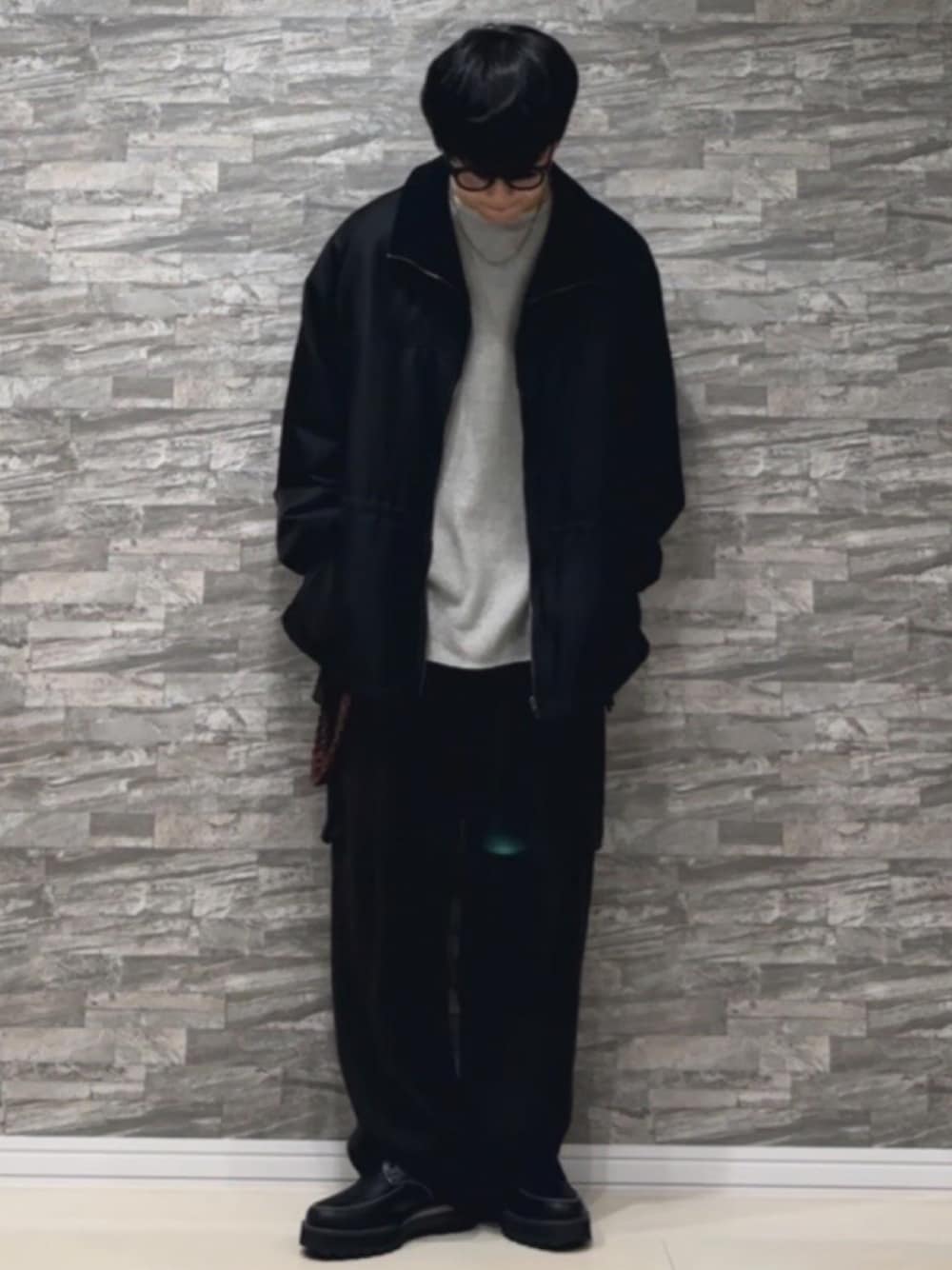 「LIDNMのSILK BREND WAFFLE LS-T（Tシャツ/カットソー、グレー系）」を使った、ひかるさん（メンズ・172cm）の秋コーディネートの1枚目の写真