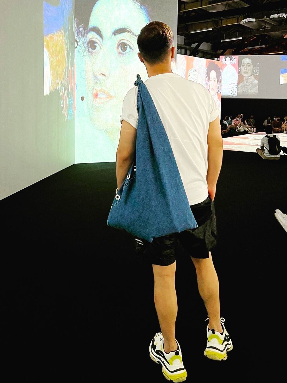 「松山文創園區」｜「BALENCIAGAのアイテム（シューズ、ホワイト系）」を使った、stanleyjuanさん（メンズ・174cm）の秋コーディネートの1枚目の写真