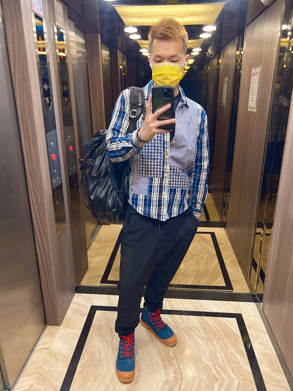 「niko and...のアイテム（スラックス、ブラック系）」を使った、stanleyjuanさん（メンズ・174cm）の秋コーディネートの1枚目の写真
