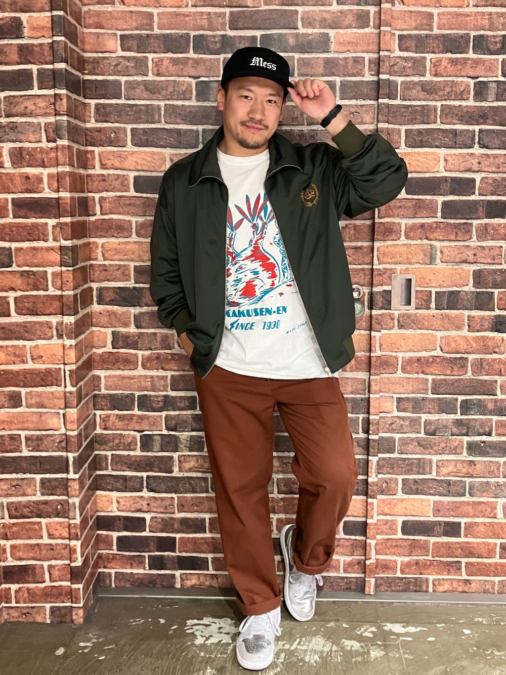 「春夏コーデ、メンズコーデ、supreme、DOLCE&GABBANA、シンプル、お洒落さんとつながりたい、アメカジ、ジャージ、きれいめカジュアル、ショップ店員、スニーカー、Jordan、TENGA」｜「Supreme のアイテム（キャップ、ブラック系）」を使った、ikastyleさん（メンズ・172cm）の春コーディネートの1枚目の写真