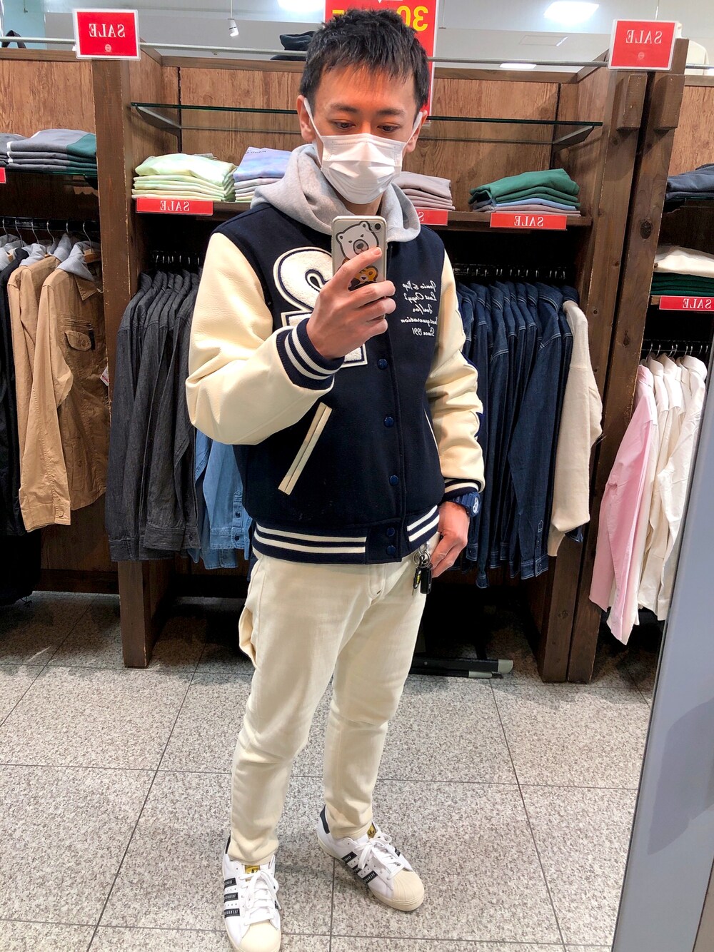 「休日コーデ、今日のコーデ、春、スタジャン、カラーパンツ、HUMAN MADE、ユニクロ、adidas originals、スニーカー、おしゃれさんと繋がりたい」｜「UNIQLOのアイテム（スウェット、グレー系）」を使った、とんかつさん（メンズ・164cm）の冬コーディネートの1枚目の写真