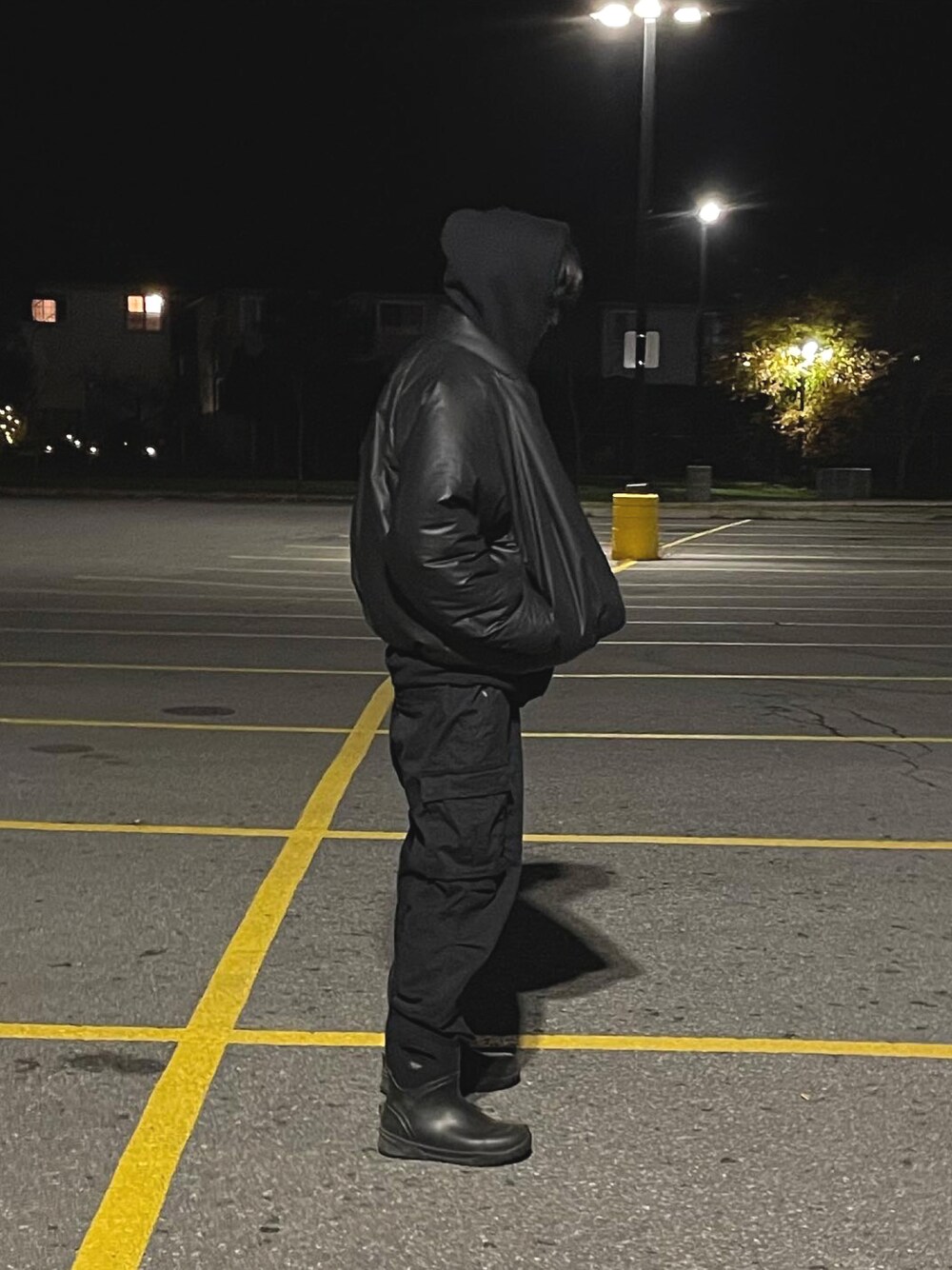 「minimal」｜「YEEZY GAPのアイテム（ジャケット/アウター、ブラック系）」を使った、adam wisemanさん（メンズ・188cm）の秋コーディネートの1枚目の写真