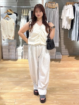 「LOWRYS FARM（ローリーズファーム）の【接触冷感・UVカット】カットイージードロストパンツ 1044353（スウェットパンツ、グレー系）」を使った、nanoさん（レディース・152cm）の夏コーディネート