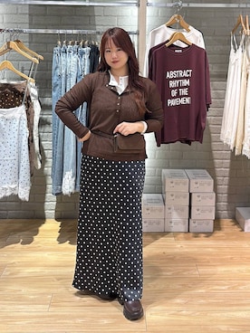 「LOWRYS FARM（ローリーズファーム）のストレッチサテンスカート　 290120（スカート、ブラック系）」を使った、nanoさん（レディース・152cm）の秋コーディネート