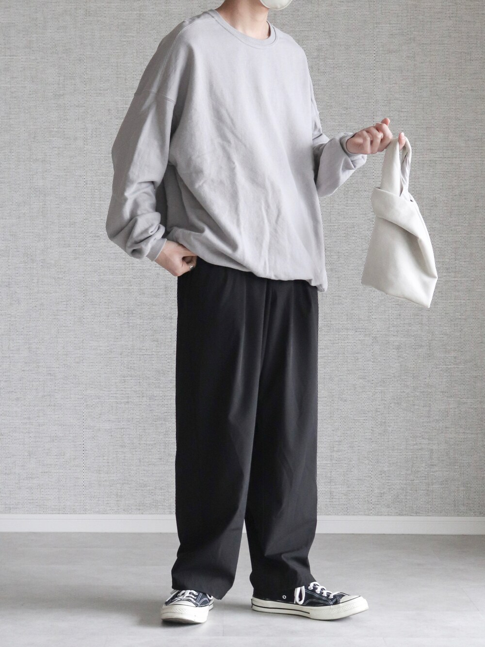 「私の推しブランド、remer、flaner、converse、コンバース、スニーカー、スニーカーコーデ、ラフ、ラフコーデ、今日のコーデ、メンズファッション、秋冬コーデ、プチプラコーデ、大学生、スウェット」｜「remerのloose crew neck sweat/ルーズクルーネックスウェット（スウェット、グレー系）」を使った、Laitoさん（メンズ・169cm）の冬コーディネートの1枚目の写真