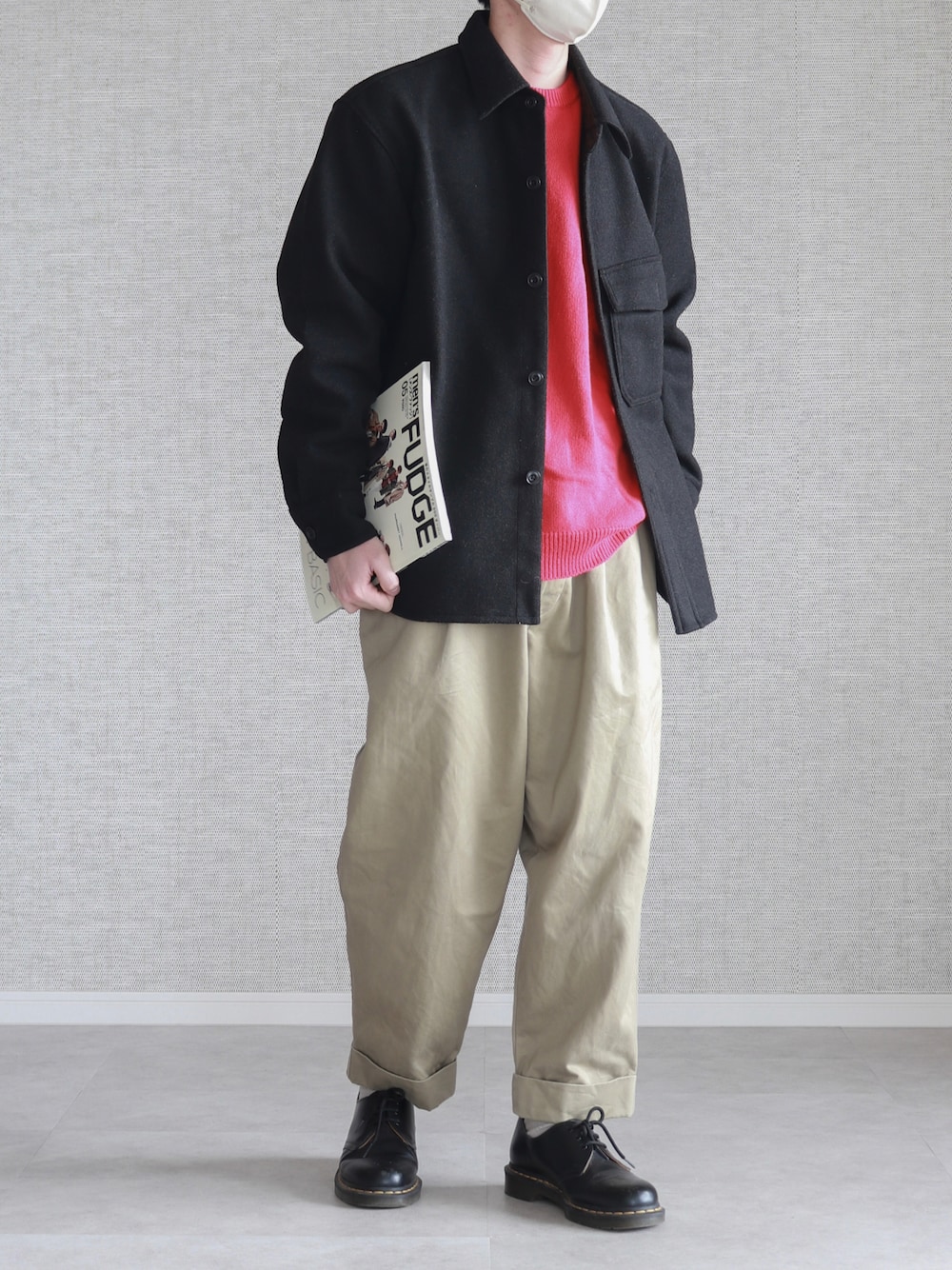 「ほめられ本命コーデ、ニット、ユニクロ、ユニクロコーデ、UNIQLO、UNIQLO U、UNIQLOコーデ、ユニクロU、marka、チノパン、アンクルパンツ、Dr.Martens、革靴、春コーデ、おしゃれさんと繋がりたい」｜「UNIQLOのフリースシャツジャケット(長袖) BLACK Lsize（ジャケット/アウター、ブラック系）」を使った、Laitoさん（メンズ・169cm）の冬コーディネートの1枚目の写真