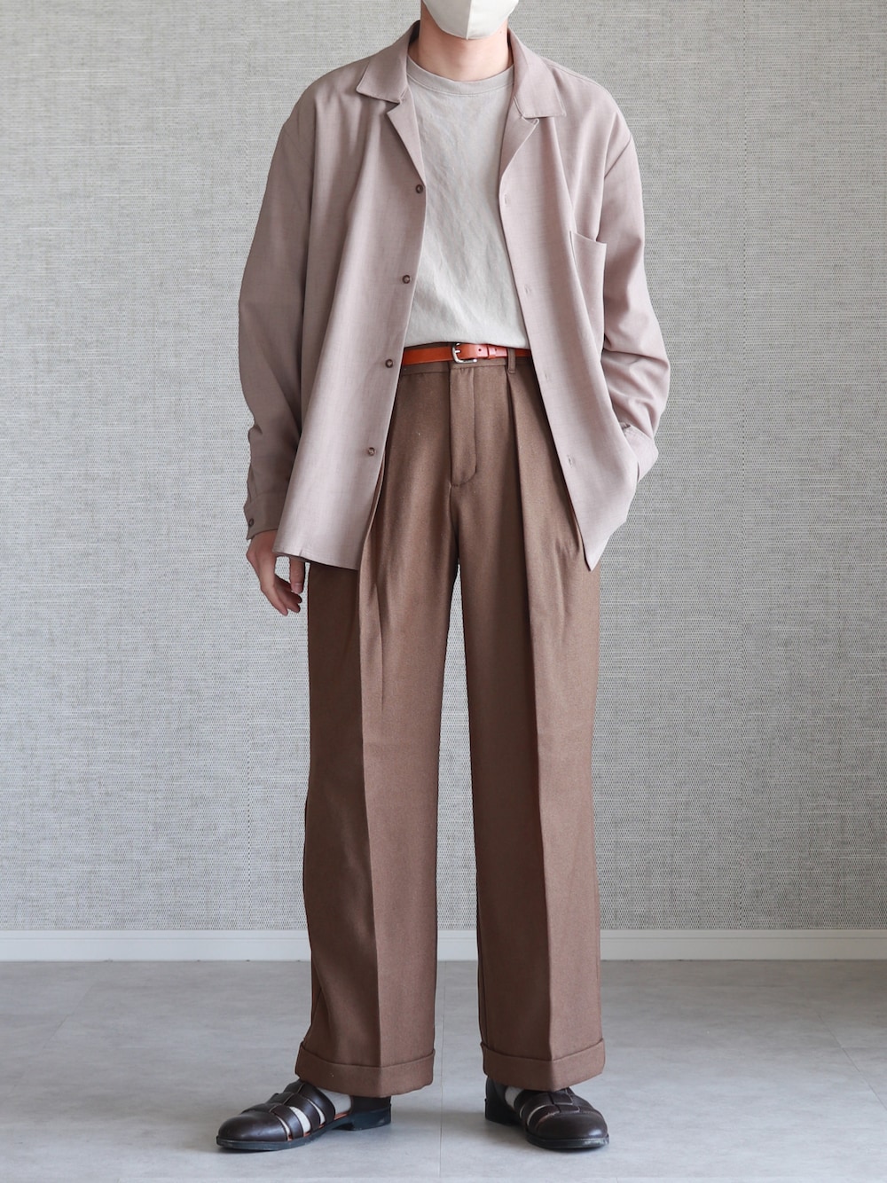 「ワントーンコーデ、EMMA  CLOTHES、GU、グルカサンダル、シャツ、WYM、WYM LIDNM、タックイン、開襟シャツ、オープンカラーシャツ、ロンT、Lui's、ストレートパンツ、淡色コーデ、淡色」｜「WYM LIDNMの【WYM LIDNM】HEAVY WEIGHT OVERSIZED LS-TEE（Tシャツ/カットソー、ベージュ系）」を使った、Laitoさん（メンズ・169cm）の春コーディネートの1枚目の写真