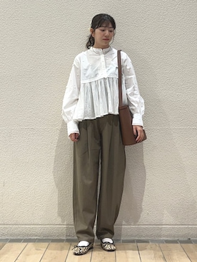 「アイテム（スリッポン）」を使った、鞠子さん（レディース・158cm）の秋コーディネート
