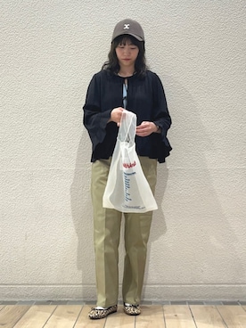 「アイテム（スリッポン）」を使った、鞠子さん（レディース・158cm）の秋コーディネート