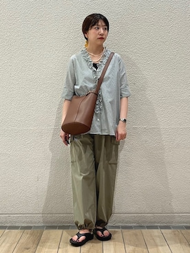 「シップス」｜「アイテム（カーゴパンツ）」を使った、鞠子さん（レディース・158cm）の夏コーディネート