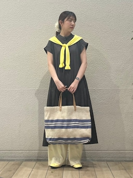 「SHIPS any（シップス エニィ）のSHIPS any:〈洗濯機可能〉ツイル バンドカラー フレンチ フレア シャツ ワンピース（シャツワンピース、グレー系）」を使った、鞠子さん（レディース・158cm）の夏コーディネート