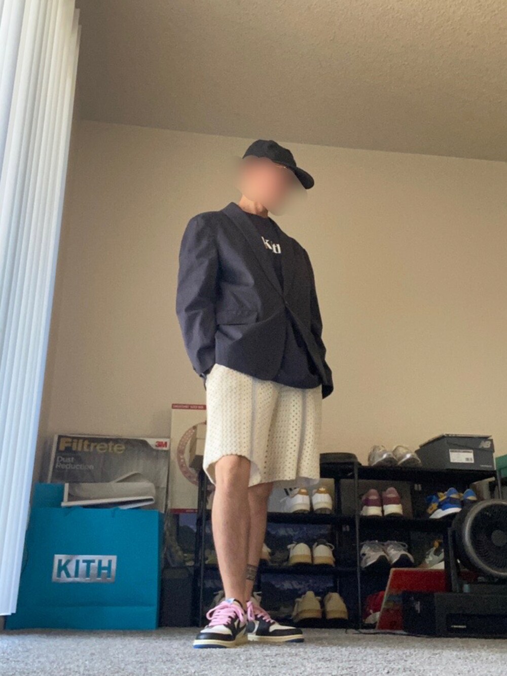「MM6 Maison Margielaのアイテム（スーツセット、ブラック系）」を使った、Kith Su Kithさん（メンズ・160cm）の春コーディネートの1枚目の写真