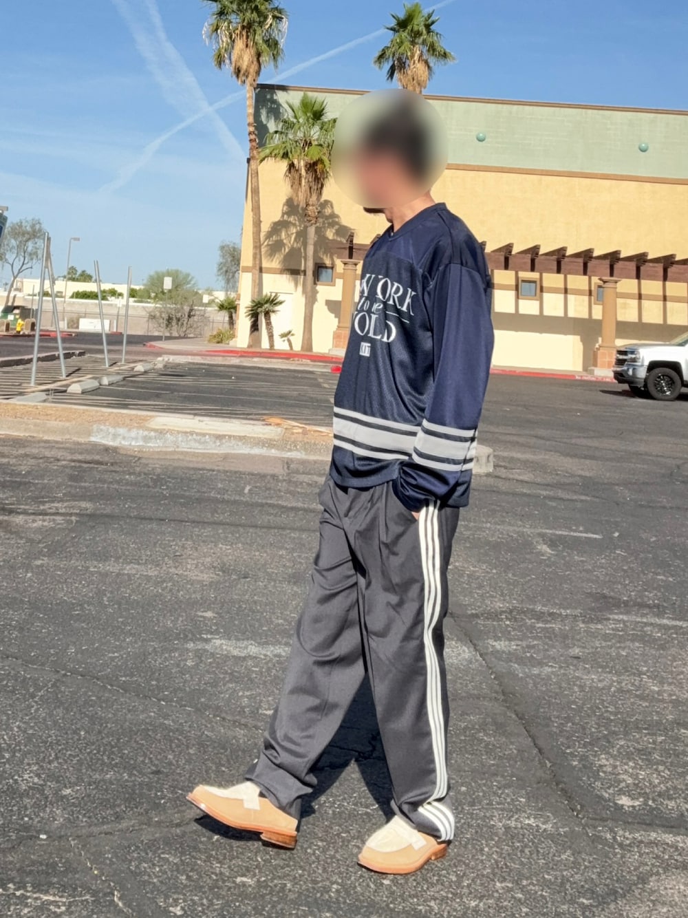 「adidasのアイテム（フォーマルスーツ/小物、ブラック系）」を使った、Kith Su Kithさん（メンズ・160cm）の春コーディネートの1枚目の写真