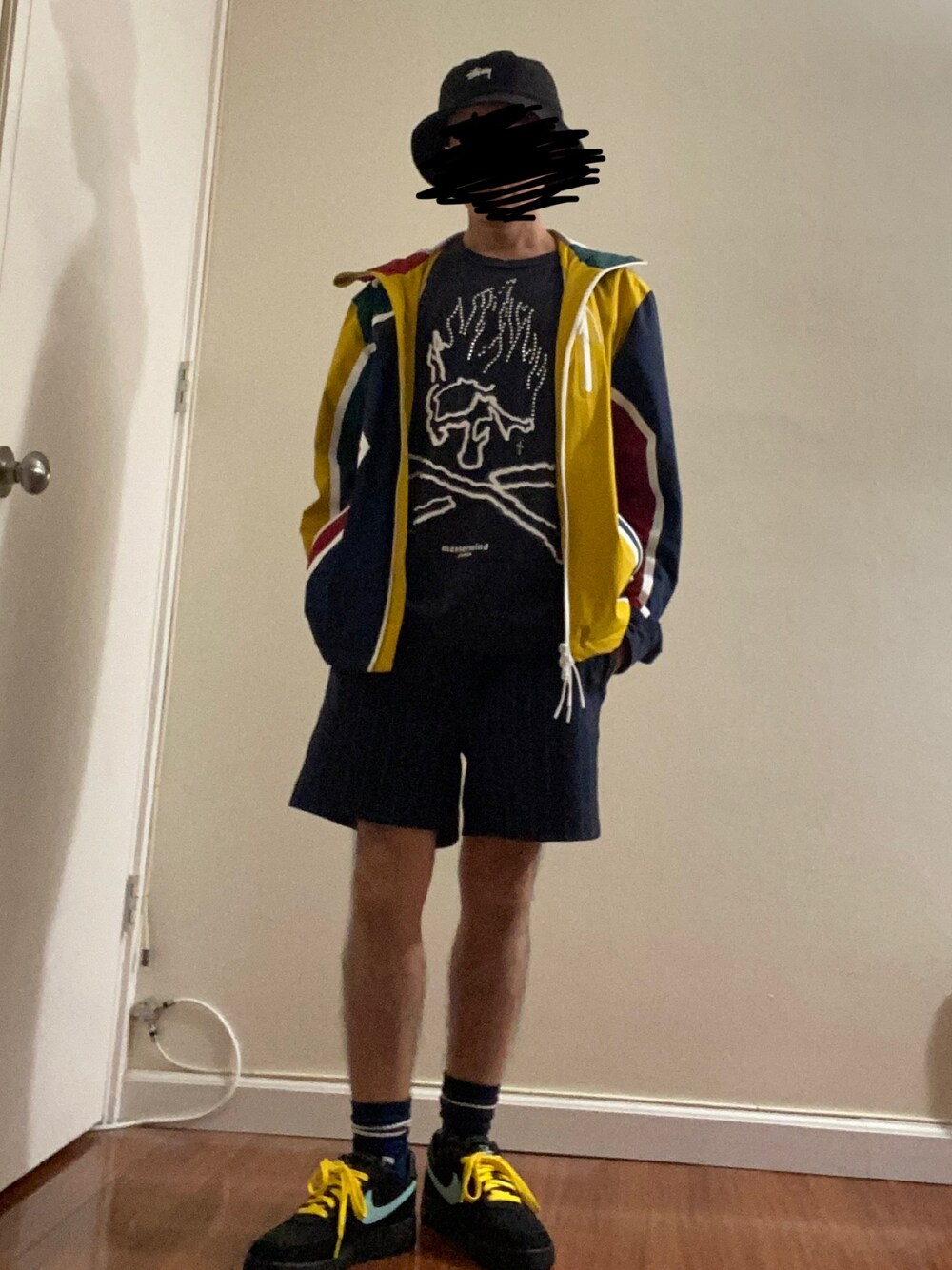 「kith、NIKE、tiffany&co、yellow、stussy」｜「NIKEのアイテム（スニーカー、ブラック系）」を使った、Kith Su Kithさん（メンズ・160cm）の夏コーディネートの1枚目の写真