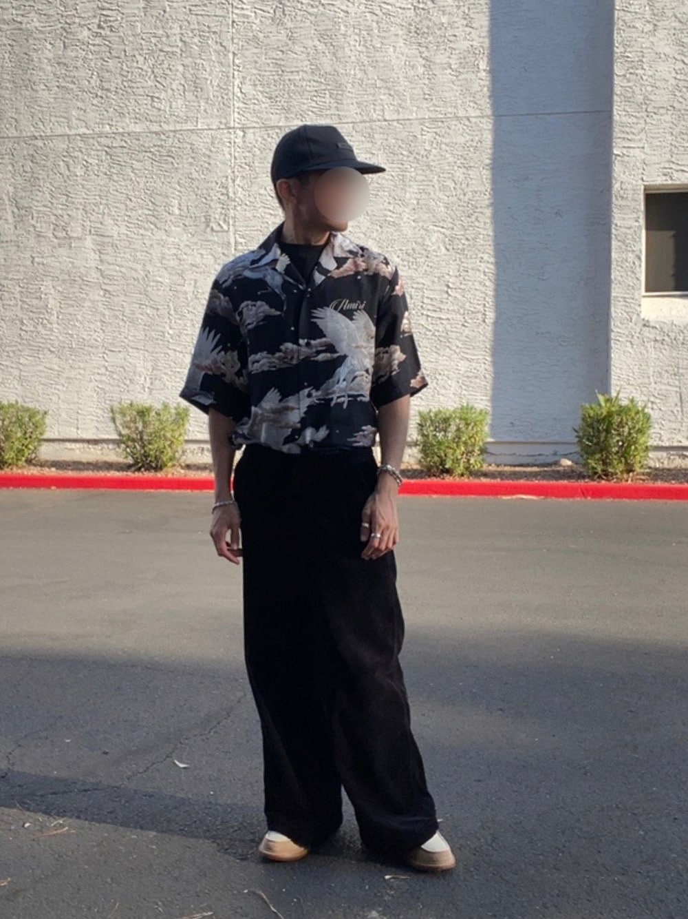 「UNIQLOのアイテム（その他パンツ、ブラック系）」を使った、Kith Su Kithさん（メンズ・160cm）の夏コーディネートの1枚目の写真