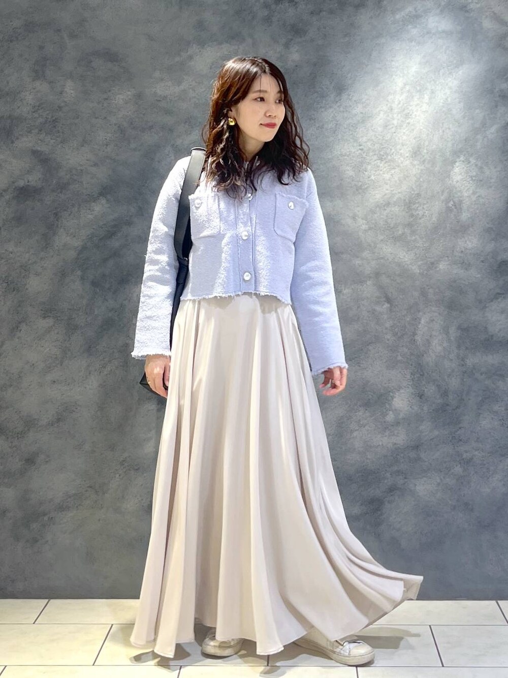 「パーマ、体型カバー、ハンサム、ヘルシー、ママコーデ、SNAP_apart by lowrys、骨格ウェーブ、apart by lowrys、着痩せ・細見え、お仕事コーデ_apart by lowrys、セールミックスコーデ_apart by lowrys、カーディガン」｜「A part byのツィードニットカーデジャケット（ニット/セーター、ブルー系）」を使った、Aoさん（レディース・161cm）の冬コーディネートの1枚目の写真