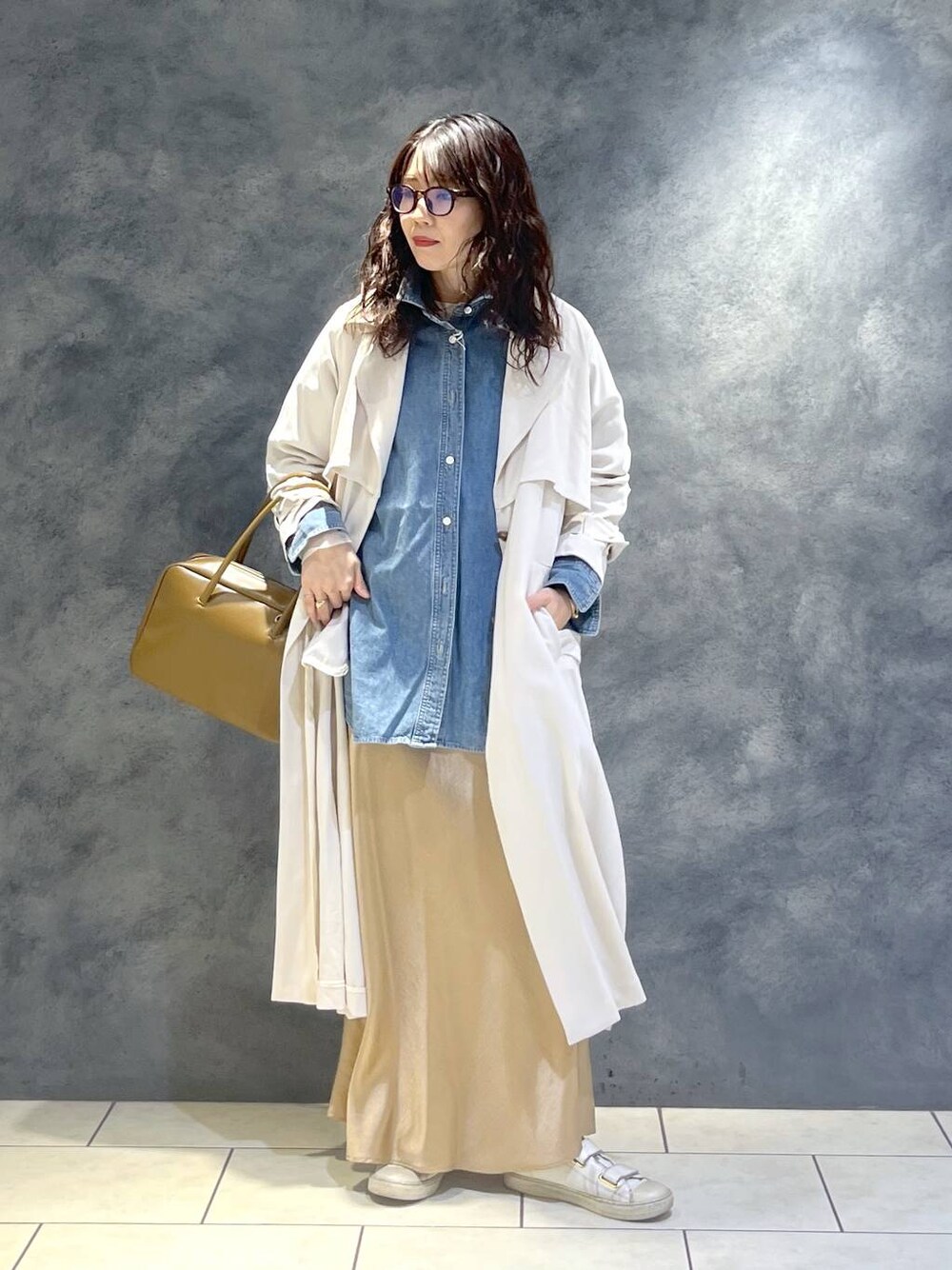 「体型カバー、ハンサム、ヘルシー、ママコーデ、SNAP_apart by lowrys、骨格ウェーブ、apart by lowrys、着痩せ・細見え、パーマ」｜「A part byの≪追加5≫ブライトナロースカート（スカート、ベージュ系）」を使った、Aoさん（レディース・161cm）の冬コーディネートの1枚目の写真