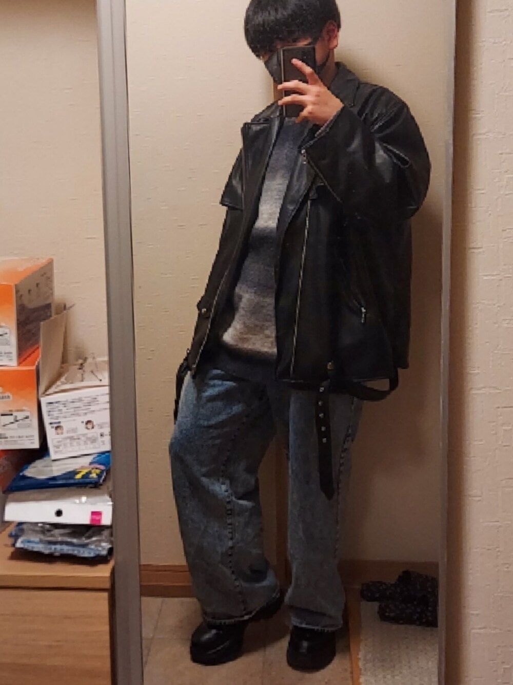 「今日のコーデ、大人カジュアル、ニット、古着、デニム、レザージャケット、adrer、着回しコーデ、高校生、相互フォロー、いいね、save、フォローお願いします🤑、冬コーデ、ダッドスニーカー、韓国ファッション、低身長」｜「ADRERのSynthetic leather over double riders jacket/シンセティックレザーオーバーダブルライダースジャケット（ライダースジャケット、ブラック系）」を使った、かじゅ[相互フォロー]さん（メンズ・171cm）の冬コーディネートの1枚目の写真