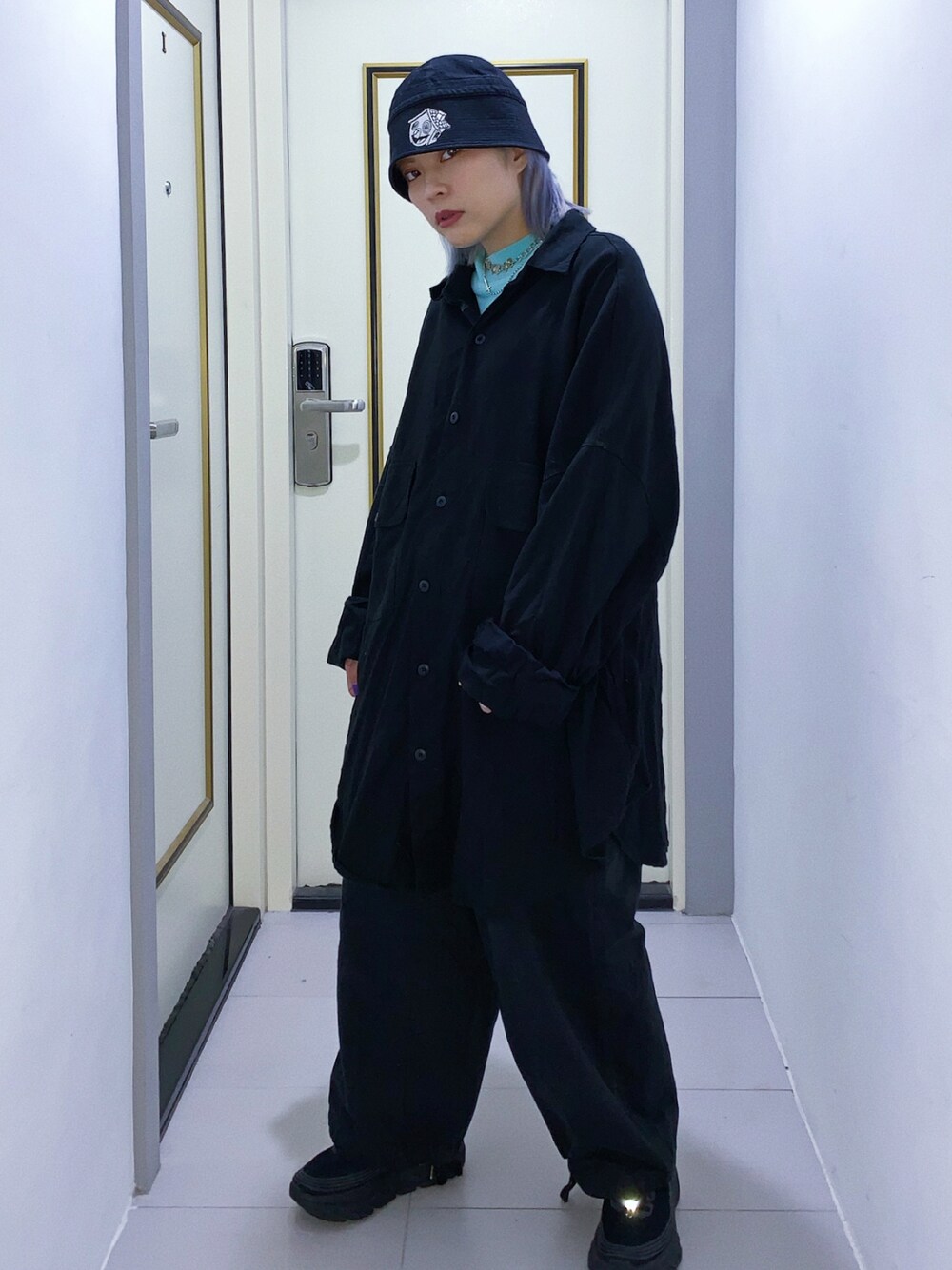 「ootd、fashion、秋のコーデ、低身長、Onetone、ALLBLACK、opoism、FULLBK、HOKAONEONE、ストリート」｜「HOKAのアイテム（シューズ、ブラック系）」を使った、Mokaさん（レディース・156cm）の夏コーディネートの1枚目の写真