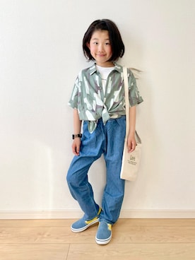 「アイテム（シャツ/ブラウス、ブラウン系）」を使った、RUCAさん（キッズ・126cm）の春コーディネート