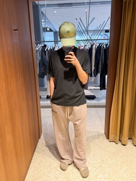 「FOG ESSENTIALS（エフオージーエッセンシャルズ）のESSENTIALS TRAINING CLASSIC FIT FLARE SWEATPANT エッセンシャルズ トレーニングクラシックフィットスウェットパンツ（スウェットパンツ、ベージュ系）」を使った、 UNION TOKYO さん（メンズ・183cm）の夏コーディネート