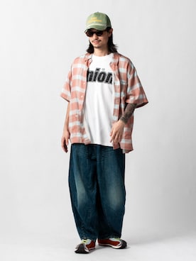 「UNION（UNION TOKYO）（ユニオン）のUNION TOKYO  ITALICS TEE  ユニオントーキョー Tシャツ（Tシャツ/カットソー、ホワイト系）」を使った、 UNION TOKYO さん（メンズ・183cm）の夏コーディネート