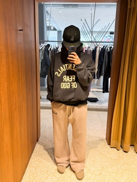 「FOG ESSENTIALS（エフオージーエッセンシャルズ）のESSENTIALS CAMPUS 90S HOODIE エッセンシャルズ キャンパスナインティーズフーディ（パーカー、ブラック系）」を使った、 UNION TOKYO さん（メンズ・183cm）の夏コーディネート