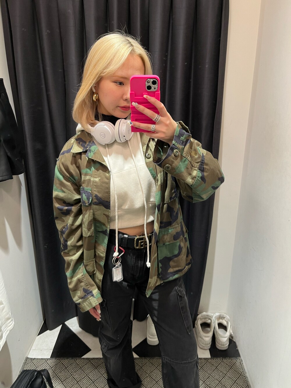 「休日コーデ、おでかけコーデ、ストリート、メンズライク、古着MIX、ZARA、ハイトーンカラー、ハイトーンボブ、いいね、save、フォローお願いします🤑」｜「ZARAのアイテム（デニムパンツ、ブラック系）」を使った、NaNamiさん（レディース・160cm）の冬コーディネートの1枚目の写真