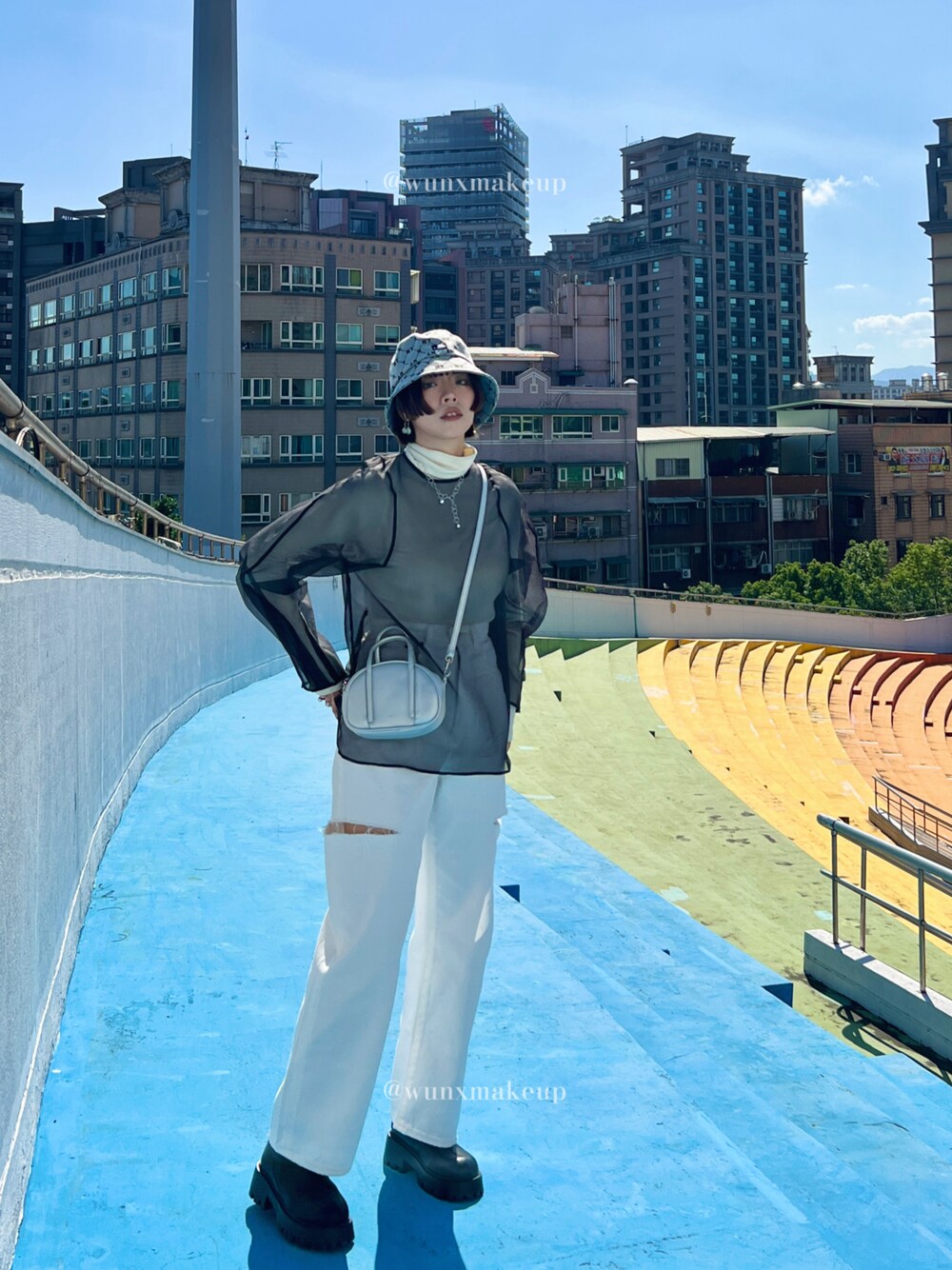 「MLBのアイテム（帽子、グレー系）」を使った、wunnnnnnnさん（レディース・159cm）の冬コーディネートの1枚目の写真