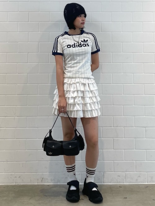 韓国adidas 日本未発売フリルスカート ストライプ ホワイト　レア　M 韓国adidas 日本未発売フリルスカート ストライプ ホワイト レア M